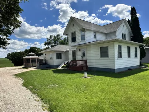 5827 Garden Plain Rd, Fulton, IL 61252