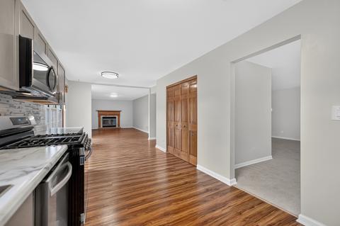 Entry Way - 1093 Brighton Dr, Carol Stream, IL 60188 photo 1 of 3