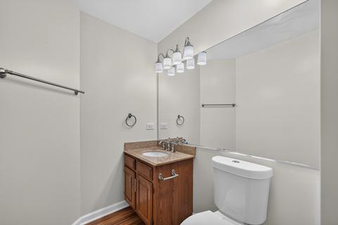 Bath - 1093 Brighton Dr, Carol Stream, IL 60188 photo 1 of 4