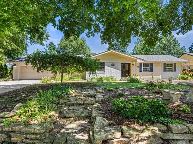 3104 Valley Brook Dr, Champaign, IL 61822