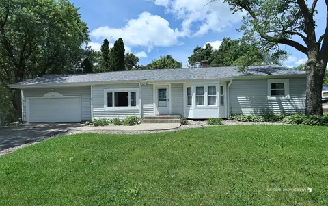 2801 Benjamin Dr, Wonder Lake, IL 60097