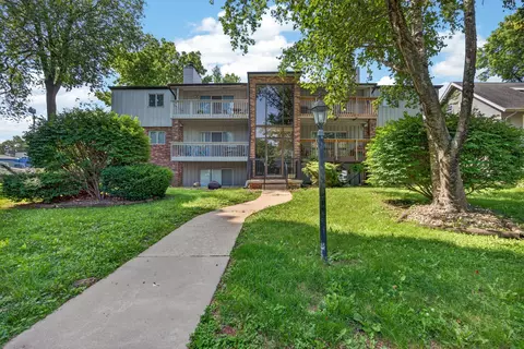 1111 E Jefferson St #9, Bloomington, IL 61701 photo 1