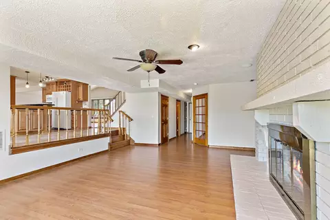 Living - 1133 N Thatcher Ln, Addison, IL 60101 photo 9 of 12