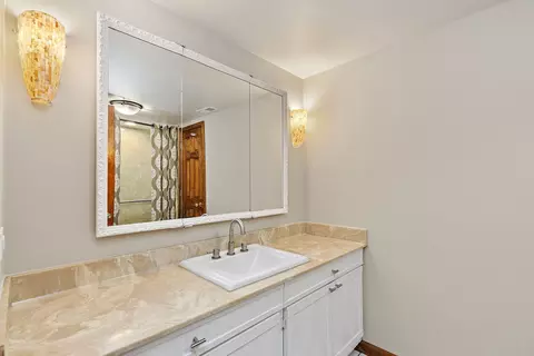 Bath - 1133 N Thatcher Ln, Addison, IL 60101 photo 1 of 3