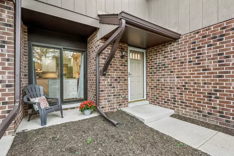 1534 Blackburn St, Wheaton, IL 60189 photo 2
