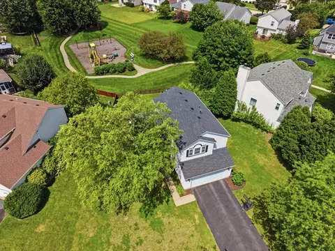 2054 Winding Lakes Dr, Plainfield, IL 60586 photo 2