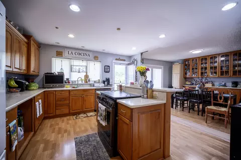 Kitchen - 2904 Scott Ave, Mchenry, IL 60050 photo 2 of 2