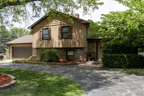 2904 Scott Ave, Mchenry, IL 60050