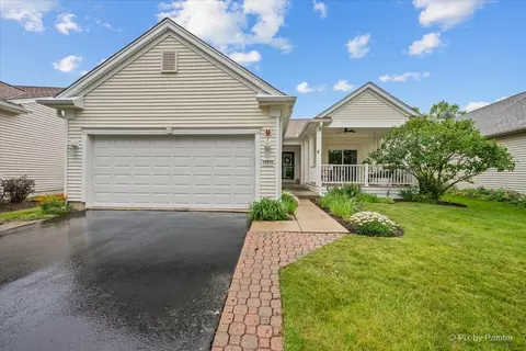 13215 Oakwood Ave, Huntley, IL 60142