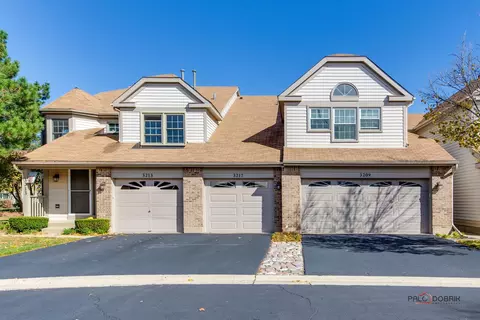 3209 N Daniels Ct, Arlington Heights, IL 60004