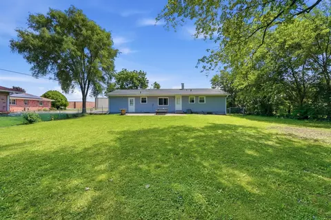 Exterior - 850 Austin Ave, Aurora, IL 60505 photo 9 of 9