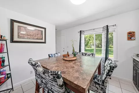 Dining - 850 Austin Ave, Aurora, IL 60505 photo 1 of 2