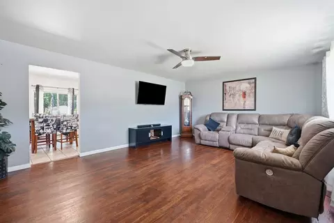Living - 850 Austin Ave, Aurora, IL 60505 photo 1 of 1