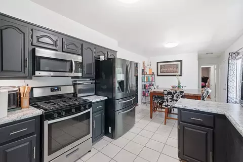 Kitchen - 850 Austin Ave, Aurora, IL 60505 photo 2 of 2