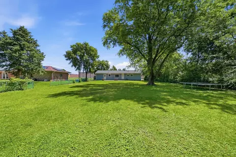Exterior - 850 Austin Ave, Aurora, IL 60505 photo 8 of 9