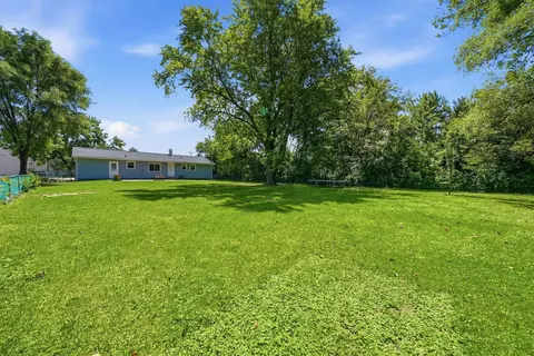 Exterior - 850 Austin Ave, Aurora, IL 60505 photo 6 of 9