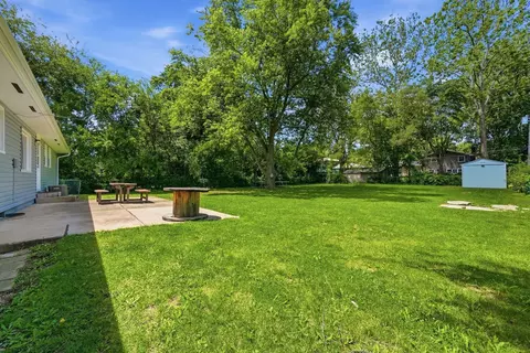 Exterior - 850 Austin Ave, Aurora, IL 60505 photo 5 of 9
