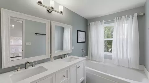 Bath - 24904 Gates Ln, Plainfield, IL 60585 photo 1 of 3