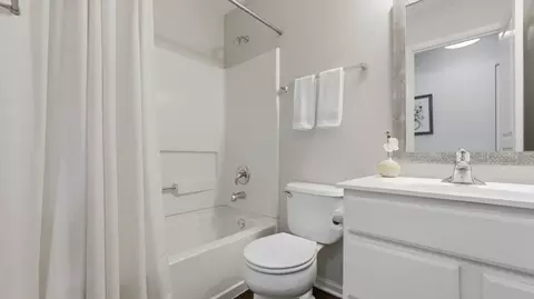 Bath - 24904 Gates Ln, Plainfield, IL 60585 photo 3 of 3