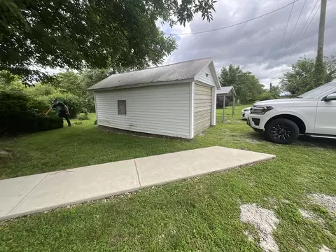 Exterior - 990 N 1875 St, Saint Peter, IL 62880 photo 2 of 7