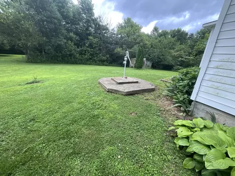 Exterior - 990 N 1875 St, Saint Peter, IL 62880 photo 6 of 7