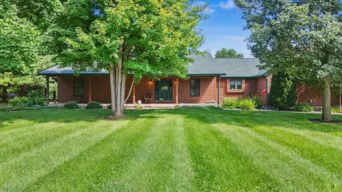 372 County Road 2700 N Rd, Mahomet, IL 61853