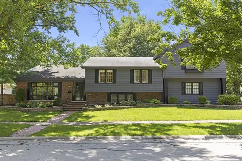 212 Tamarack Ave, Naperville, IL 60540