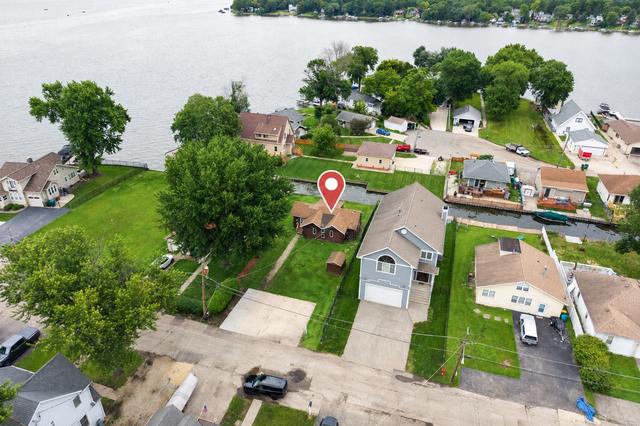 27 Atwater Pkwy, Fox Lake, IL 60020