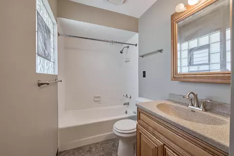 Bath - 385 E 162nd St, Harvey, IL 60426 photo 1 of 4