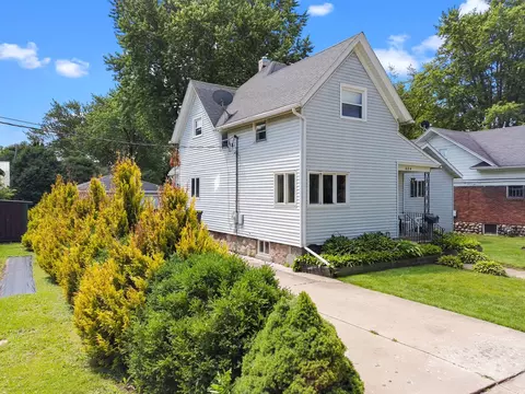 404 W Burbank St, Harvard, IL 60033
