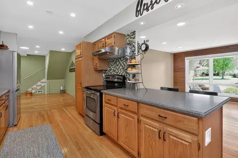 Kitchen - 700 E Turner Ave, Roselle, IL 60172 photo 5 of 6