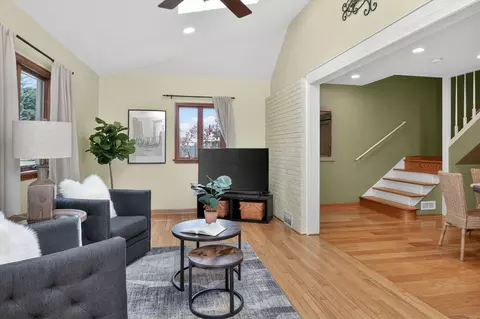 Living - 700 E Turner Ave, Roselle, IL 60172 photo 4 of 4