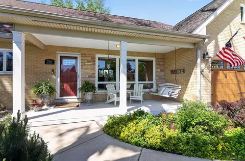 Exterior - 700 E Turner Ave, Roselle, IL 60172 photo 2 of 5