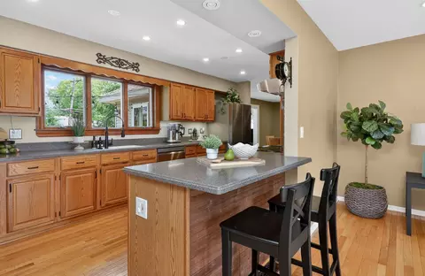 Kitchen - 700 E Turner Ave, Roselle, IL 60172 photo 2 of 6