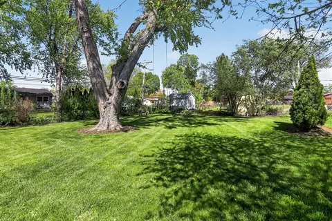 Exterior - 700 E Turner Ave, Roselle, IL 60172 photo 3 of 5