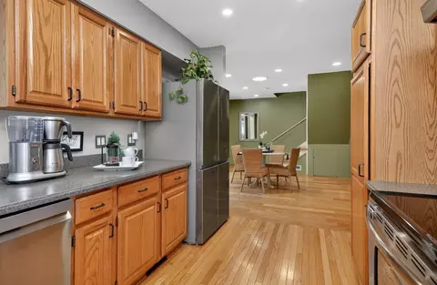 Kitchen - 700 E Turner Ave, Roselle, IL 60172 photo 4 of 6