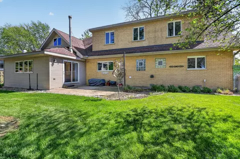 Exterior - 700 E Turner Ave, Roselle, IL 60172 photo 5 of 5