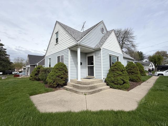 700 Warrior Dr, Round Lake Heights, IL 60073