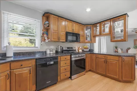 Kitchen - 458 Nantucket Rd, Naperville, IL 60565 photo 3 of 3