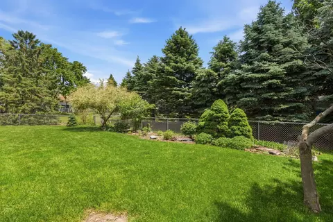 Exterior - 458 Nantucket Rd, Naperville, IL 60565 photo 4 of 4