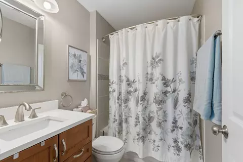 Bath - 458 Nantucket Rd, Naperville, IL 60565 photo 2 of 2