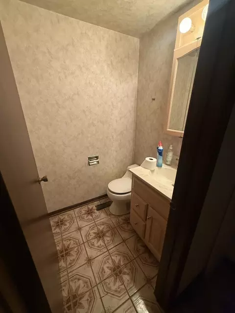 Bath - 857 Academy Ave, Matteson, IL 60443 photo 2 of 2