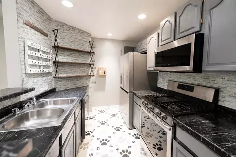 Kitchen - 812 Maple Ln, Wheeling, IL 60090 photo 1 of 2