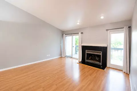 Living - 812 Maple Ln, Wheeling, IL 60090 photo 2 of 5