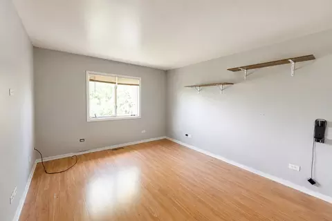 Living - 812 Maple Ln, Wheeling, IL 60090 photo 3 of 5