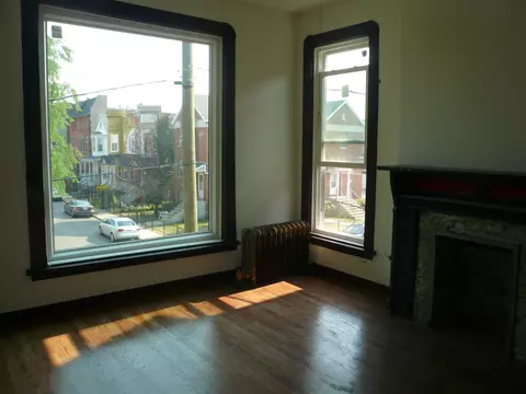 Living - 1132 E 44th St, Chicago, IL 60653 photo 4 of 4