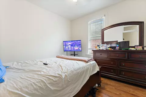 Bedroom - 1132 E 44th St, Chicago, IL 60653 photo 2 of 2