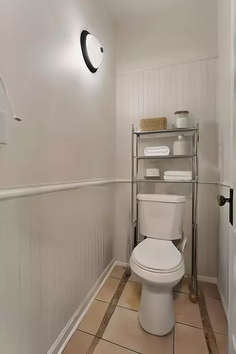 Bath - 1132 E 44th St, Chicago, IL 60653 photo 3 of 4