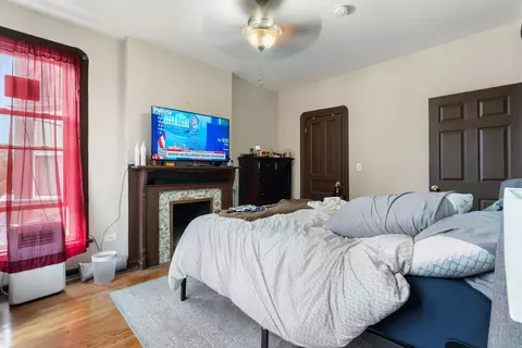Bedroom - 1132 E 44th St, Chicago, IL 60653 photo 1 of 2