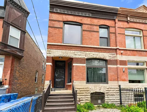 1132 E 44th St, Chicago, IL 60653